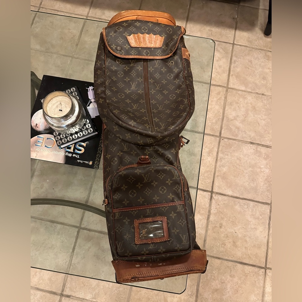 Louis Vuitton vintage collectible golf bag. - Picture 6 of 12
